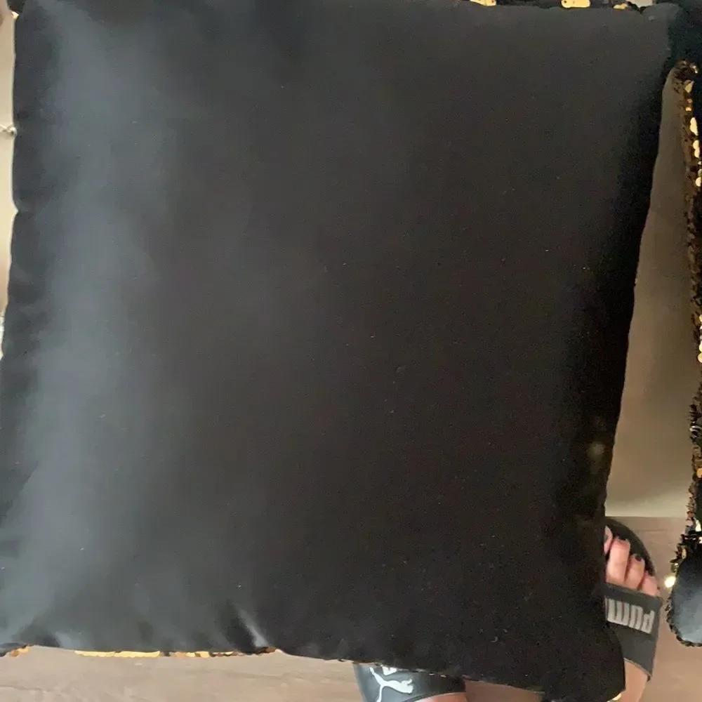 Black and gold pillows 2 changeable colors